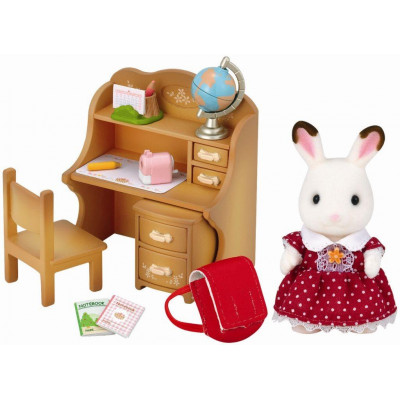 Nábytok ´´chocolate´´ králíkov - sestra pri písacom stole so stoličkou