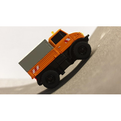 CARSON MB Unimog U400 1:87 PROPORCIONÁLNÍ